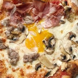 Salsa di pomodoro, Mozzarella, Pancetta, Uovo, Funghi Porcini