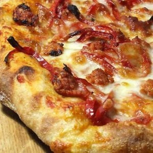 Salsa di pomodoro, Mozzarella, Salsiccia, Peperoni