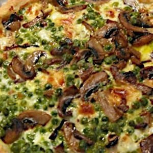 pizza piselli funghi panna