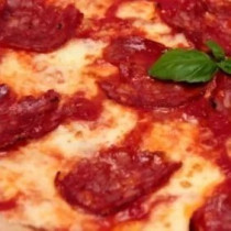 Salsa di pomodoro, Mozzarella, Salame piccante