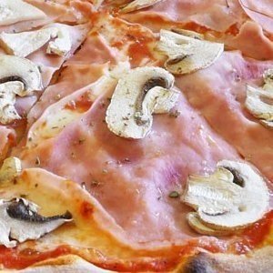 Pizza prosciutto e funghi
